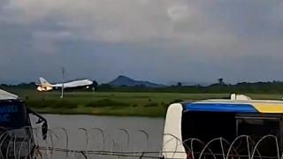Încă un incident grav cu un Boeing. Motorul aeronavei a luat foc în timp ce decola din Indonezia spre Africa de Sud 