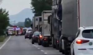 A adormit la volan, a intrat pe contrasens şi a izbit frontal o maşină, în care o fetiţă de 3 ani şi-a dat ultima suflare. Tragedie în Satu Mare