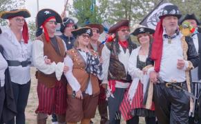 Locul din România unde se află singurul mormânt cunoscut al unui pirat din Europa. Localnicii îl celebrează într-un mod cu totul neobişnuit