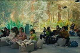 Experienţa unică prin care copiii se întâlnesc faţă în faţă cu dinozaurii, personajele din basme sau eroii. Psihologii susţin metoda