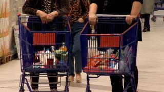 Alimentele românești intră pe lista produselor cu prețuri plafonate. Când ar putea fi gata noua ordonanță
