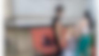 Fată de 14 ani, umilită şi snopită în bătaie de două minore. Ploaia de lovituri i-a amuzat pe martorii care au filmat cruzimea