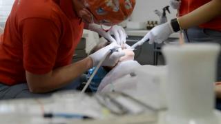 Suspiciuni de fraudă în Belgia. Unul din șase stomatologi înregistrați anul trecut are diplomă obținută în România