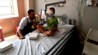 Chef Orlando Zaharia a gătit pentru 250 de copii de la un spital din Capitală. Preparatul cu care i-a bucurat pe cei mici în prag de 1 iunie