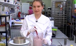 Câte calorii are o prăjitură raw vegană. Alternative mai sănătoase pentru deserturile clasice