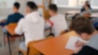 16 elevi dintr-o comună din Iaşi, la spital după ce au primit "Masa sănătoasă". Copiii ar fi mâncat sandvişuri stricate