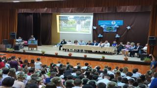 "Şcoala m-a învăţat să mint". Discursul viral al Iuliei, şefa de promoţie de la Colegiul "Mihai Viteazul" din Ineu