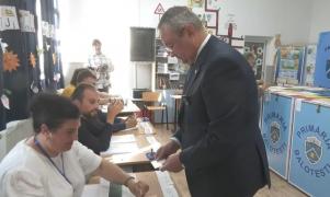 Liderul PNL Nicolae Ciucă a votat "pentru dezvoltarea României": Este un moment decisiv