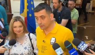 George Simion a votat la liceul Lazăr din Capitală. Liderul AUR s-a închinat după ce a introdus buletinele de vot în urne