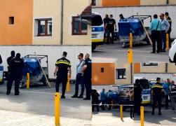 Cadavrul unei femei găsit într-o remorcă parcată lângă o zonă de blocuri din Oradea. Anchetatorii cred că este vorba de o crimă