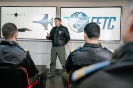 Armata, proiect de OUG pentru finanțarea antrenamentelor piloţilor ucraineni. Cheltuielile, făcute din bugetul Apărării