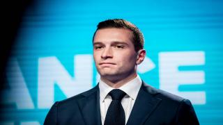 Franța stă pe un butoi cu pulbere. Jordan Bardella și-a găsit aliați între partidele tradiționale și e gata să preia puterea