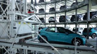 Războiul maşinilor electrice. Europa impune taxe suplimentare de până la 38% pentru autoturismele chinezeşti. China se pregăteşte să răspundă cu aceeaşi monedă