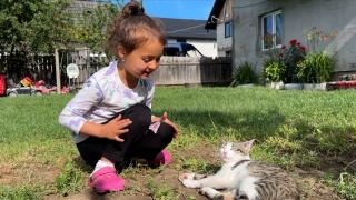 "Mami, mie nu-mi mai bate inimioara". La 5 ani, Maia are nevoie de ajutor pentru o intervenţie chirurgicală. Fetiţa suferă de insuficiența cardiacă