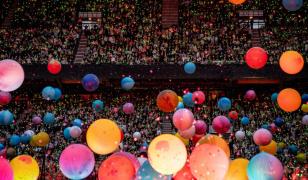Coldplay va lansa un nou album "prietenos cu mediul" în octombrie. Discurile vor fi fabricate din sticle de plastic