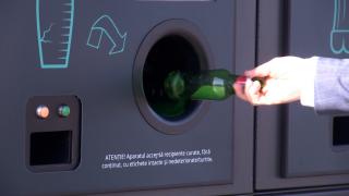 Cum am putea primi garanţia de 50 de bani pe ambalaje chiar dacă aparatele de colectare nu funcţionează. Proiectul se lasă aşteptat