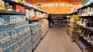 SURSE: Prima măsură şoc pentru "gaura" din buget, creşterea TVA. Analist: "Nu putem noi plăti cât poate Guvernul cheltui"