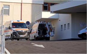 Mai mulți copii, aduși de la grădiniță la spital cu simptome de greaţă şi vărsături. Tatăl unui copil susţine că, în realitate, situaţia ar fi mult mai gravă