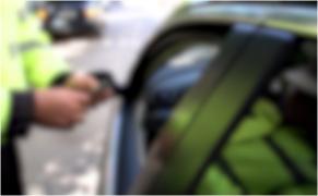 Amendă record. Cât trebuie să plătească un tânăr care a fost prins în ani diferiți că deține și consumă droguri