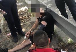 Film de acţiune în Bucureşti. Un şofer beat a fugit de poliţie şi s-a aruncat în Dâmboviţa ca să scape de control: poliţiştii s-au aruncat după el şi l-au prins