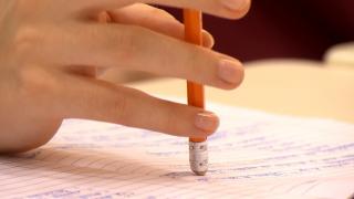 Care este pluralul cuvântului "complex", una dintre cerinţele care le-au dat bătăi de cap elevilor la română. Subiectele, "scurse" chiar în timpul Evaluării Naționale