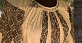 Comorile româneşti ascunse într-un obicei. Poveştile nespuse ale iei tradiţionale