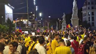 Românii sunt în extaz după calificarea tricolorilor în optimile EURO 2024. Piața Universității, "inundată" de suporteri îmbrăcaţi în galben, care flutură steagul naţional