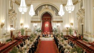Petrecere grandioasă la Palatul Buckingham în timpul vizitei oficiale a împăratului Japoniei. Ce a inclus meniul de lux