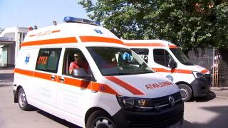 O femeie înţepată de viespe a aşteptat minute în șir ambulanţa, din cauza unei glume proaste. Autospeciala fusese trimisă la o adresă inexistentă