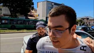 Studentul care şi-a incendiat profesorul ar putea fi cercetat pentru tentativă de omor. L-a stropit cu spirt şi i-a dat foc