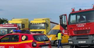 Microbuz şcolar, accident groaznic cu un autoturism în Sibiu. 15 persoane implicate, 2 fetiţe au ajuns la spital. A fost activat Planul Roşu