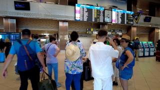 Saună în Aeroportul Otopeni. Aerul condiţionat nu funcţionează de o săptămână, iar autorităţile spun că mai durează până va fi reparat