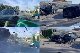 Impact dramatic surprins de o cameră de bord. Două maşini s-au făcut praf în urma accidentului din Drobeta-Turnu Severin