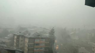 Fenomen neobişnuit în Gorj, în urma furtunilor care au măturat toată România. Vântul a bătut cu forţa unui uragan