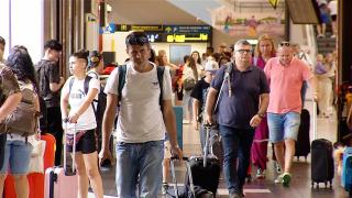 "Echipajul întârzie. S-a dus să se plimbe prin aeroport". Haos pe Otopeni: 10 zboruri au avut probleme, zborul spre Cipru a întârziat 11 ore