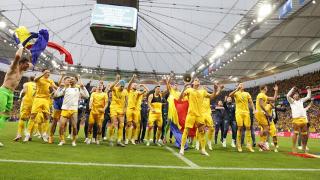 Tricolorii, întâmpinaţi de suporteri din toată ţara după performanţa de la EURO 2024. Iordănescu a fost rugat să semneze prelungirea
