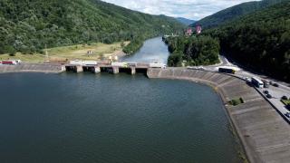 Şoferii, trimişi prin Valea Plângerii după ce se închide Valea Oltului. Traseul alternativ este de trei ori mai lung