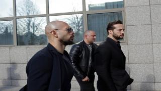 Fraţii Tate pot părăsi România şi sunt liberi să călătorească în străinătate. Vor rămâne sub control judiciar