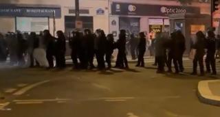 Franţa riscă săptămâni de haos politic. Ciocniri violente între manifestanţi şi poliţie, în marile oraşe, după afişarea rezultatelor de la alegeri