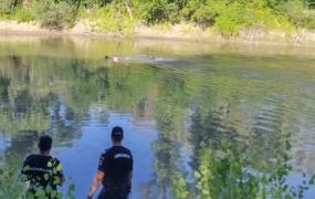 Un adolescent şi-a găsit sfârşitul în apele Prutului. Băiatul din Iaşi s-a aruncat în apă, să se răcorească, şi nu a mai ieşit