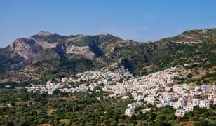 Criza cu care se confruntă Grecia în plin sezon turistic. Experţii se tem că ce este mai rău abia urmează să vină