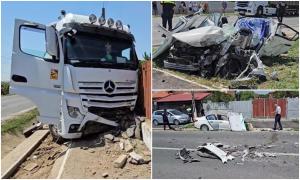 Maşină zdrobită de TIR, în Constanţa. Şoferul a murit pe loc, iar o femeie găsită în stop cardio-respirator s-a stins la spital