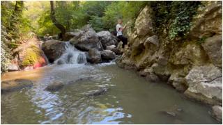 Locul din România devenit oază de răcoare pentru turişti. Are cascade spectaculoase şi e doar la 30 de km de Cluj-Napoca