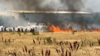 Incendiu uriaş lângă Militari Residence. Flăcările s-au extins pe 5 hectare