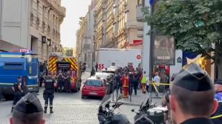 Polițist francez, înjunghiat de un bărbat nervos că a fost dat afară dintr-un magazin Louis Vuitton. Agresorul a fost împușcat de agenți