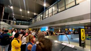 Haos dublu pe Otopeni. Pe lângă pana IT, pasagerii s-au confruntat cu o altă probleme: ore în şir nu şi-au putut recupera bagajele