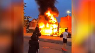 Răscoala românilor din Leeds i-a speriat pe poliţişti, care şi-au abandonat maşina. "Rămânem în istorie"