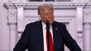 Trump a intrat oficial în cursa pentru Casa Albă, pentru a treia oară. Joe Biden, aşteptat să se retragă în weekend