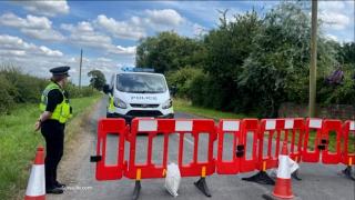 Doi tineri de 20 de ani s-au prăbușit cu avionul pe un câmp și au murit, în Marea Britanie