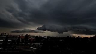 O furtună de câteva zeci de minute a făcut prăpăd pe litoral. Furia naturii a fost la un pas să facă şi victime